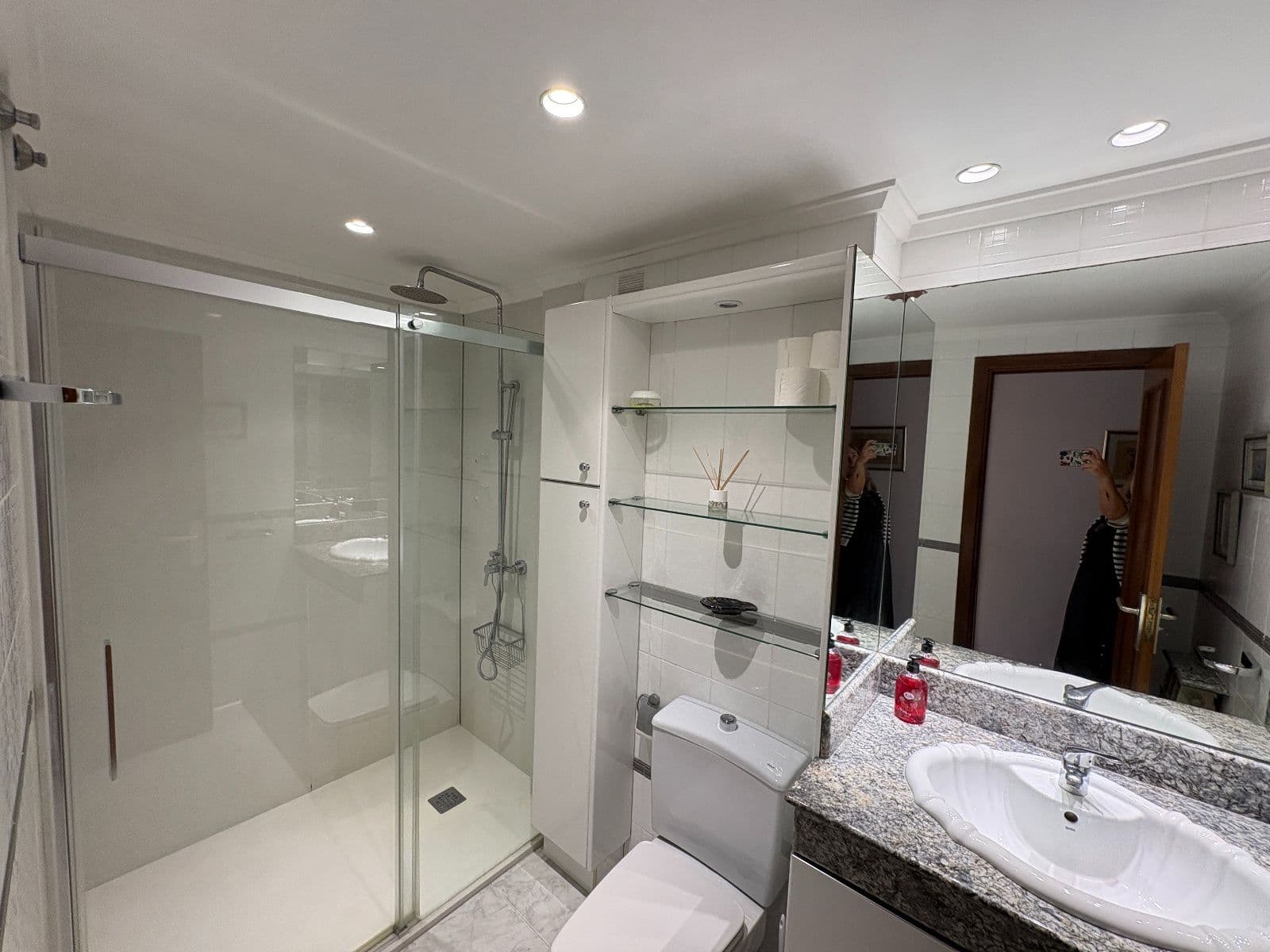 Se vende piso en Florida con garaje y txoko - imagen 32