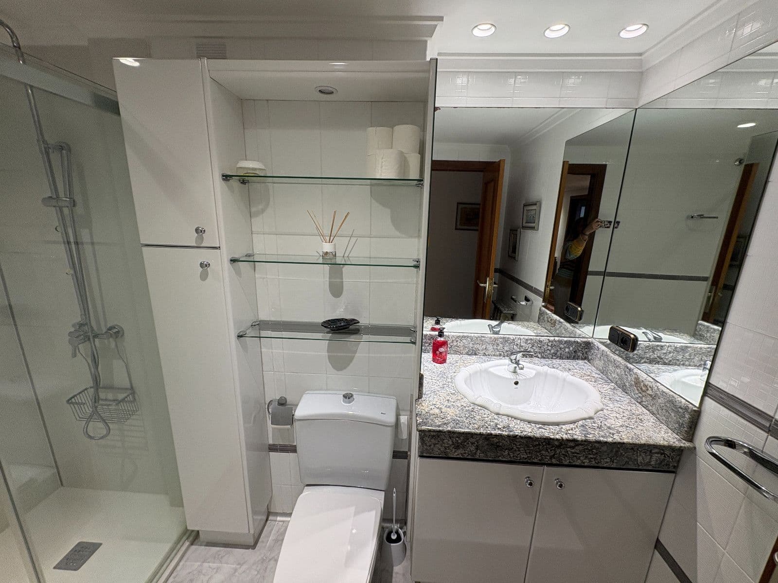 Se vende piso en Florida con garaje y txoko - imagen 31