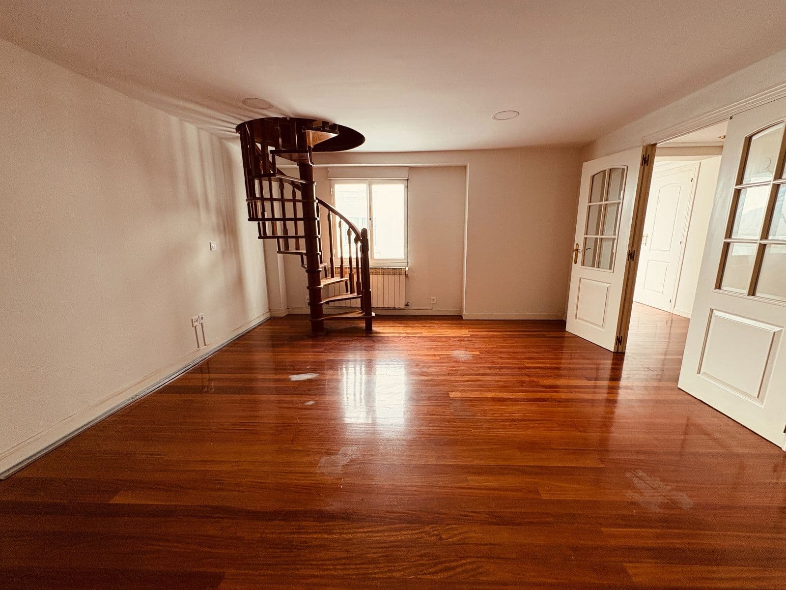 SE VENDE piso con ascensor en San Antonio - imagen 2