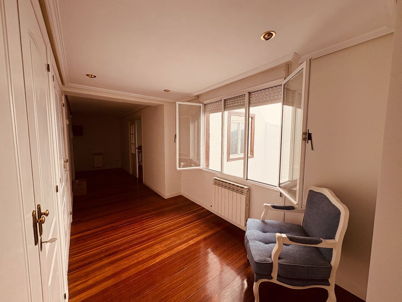 SE VENDE piso con ascensor en San Antonio - imagen 4