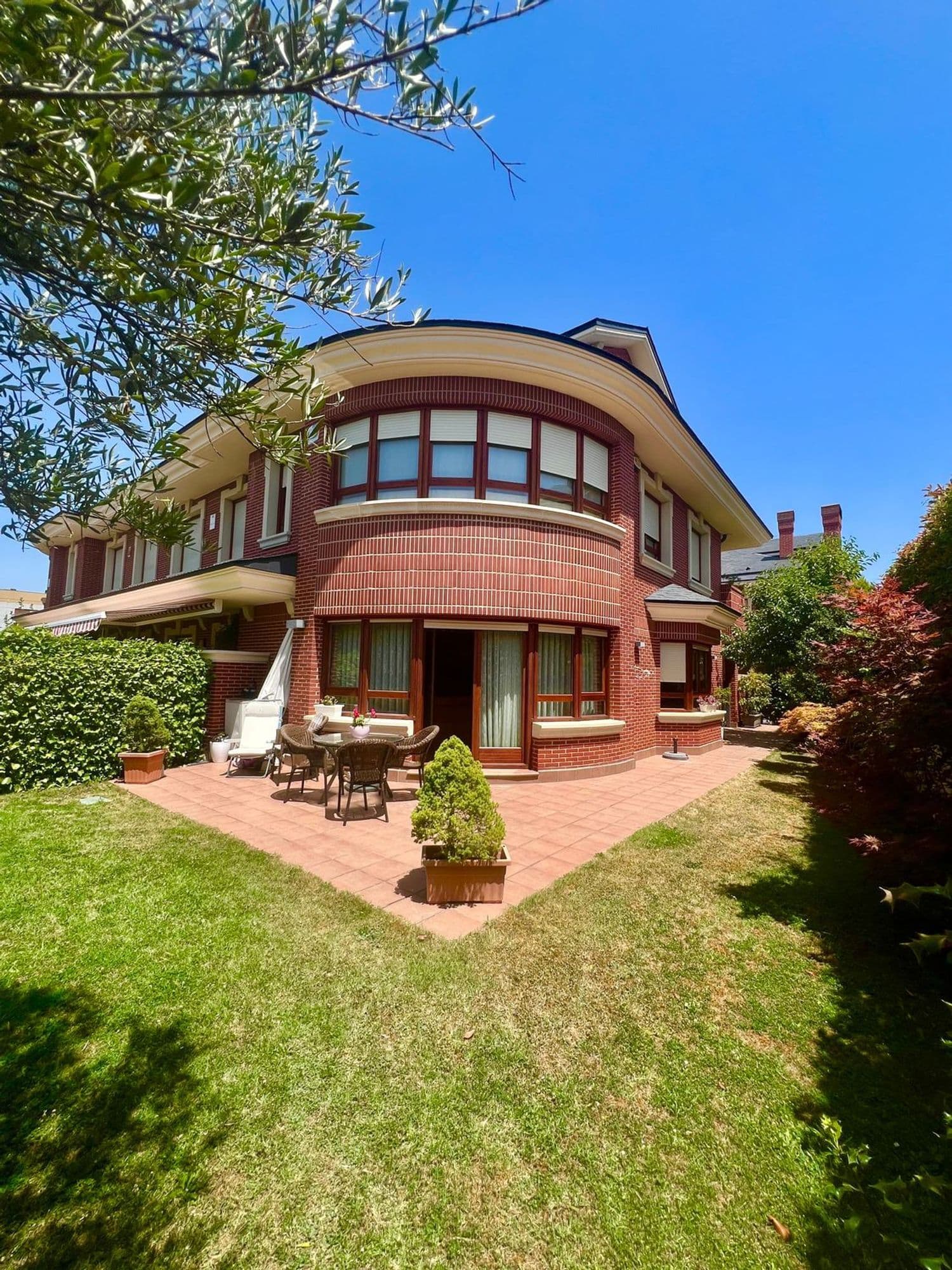 SE VENDE adosado con jardín en Zabalgana - imagen 3