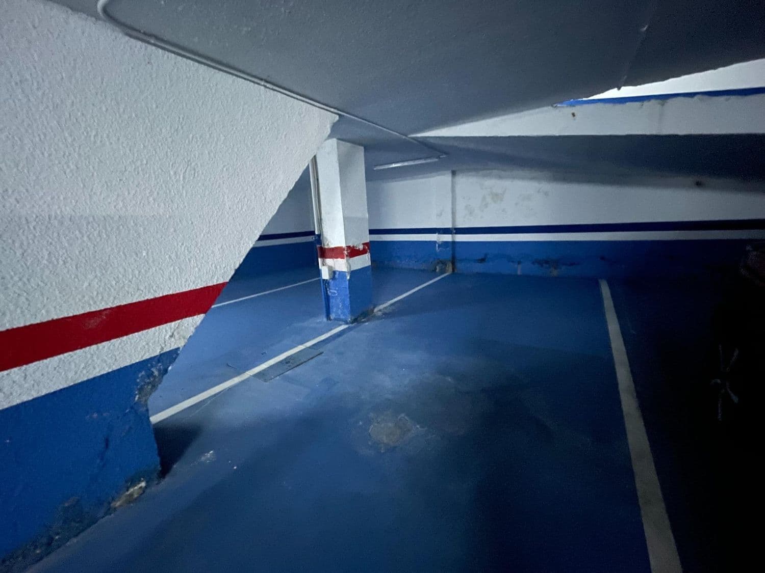 Se vende plaza de garaje doble en longitudinal, en Adriano VI, 20, en el sótano segundo.