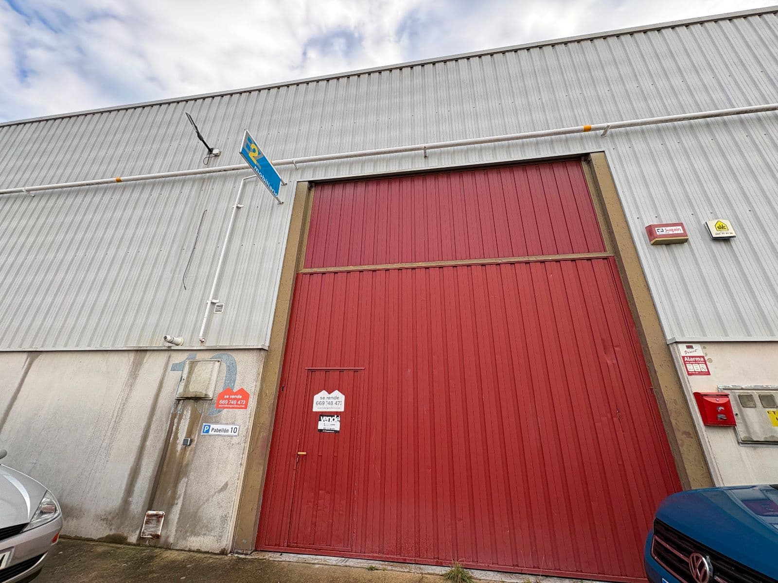 Se vende amplia nave industrial en el polígono Uritiasolo. Exento de los procedimientos de declaración en materia de calidad de suelo