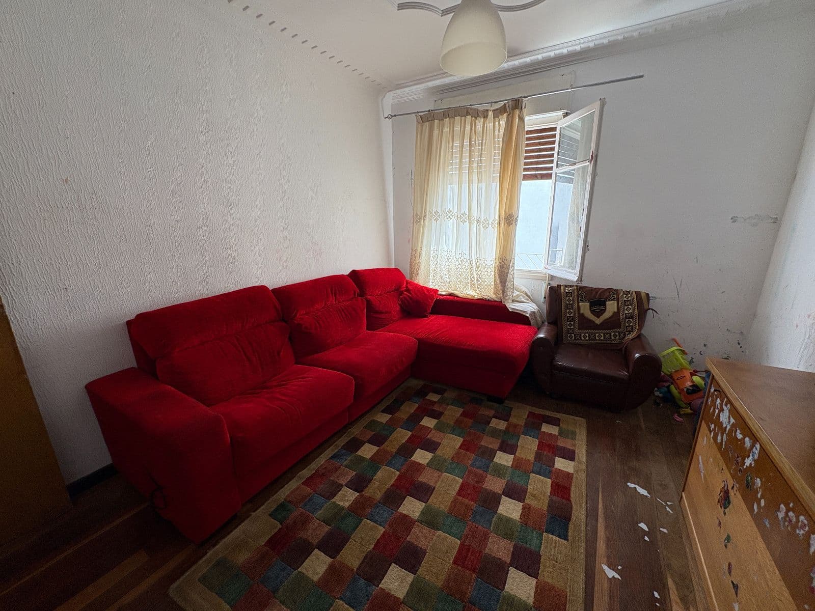 SE VENDE piso en rentabilidad 6% junto al centro en Manuel Díaz de Arcaya.